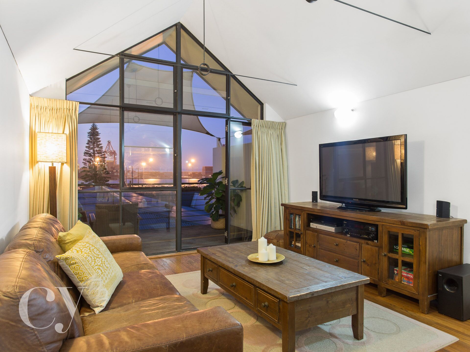 James Street Loft 2BR Harbour Views With Magical Sunsets Walk to Fremantle