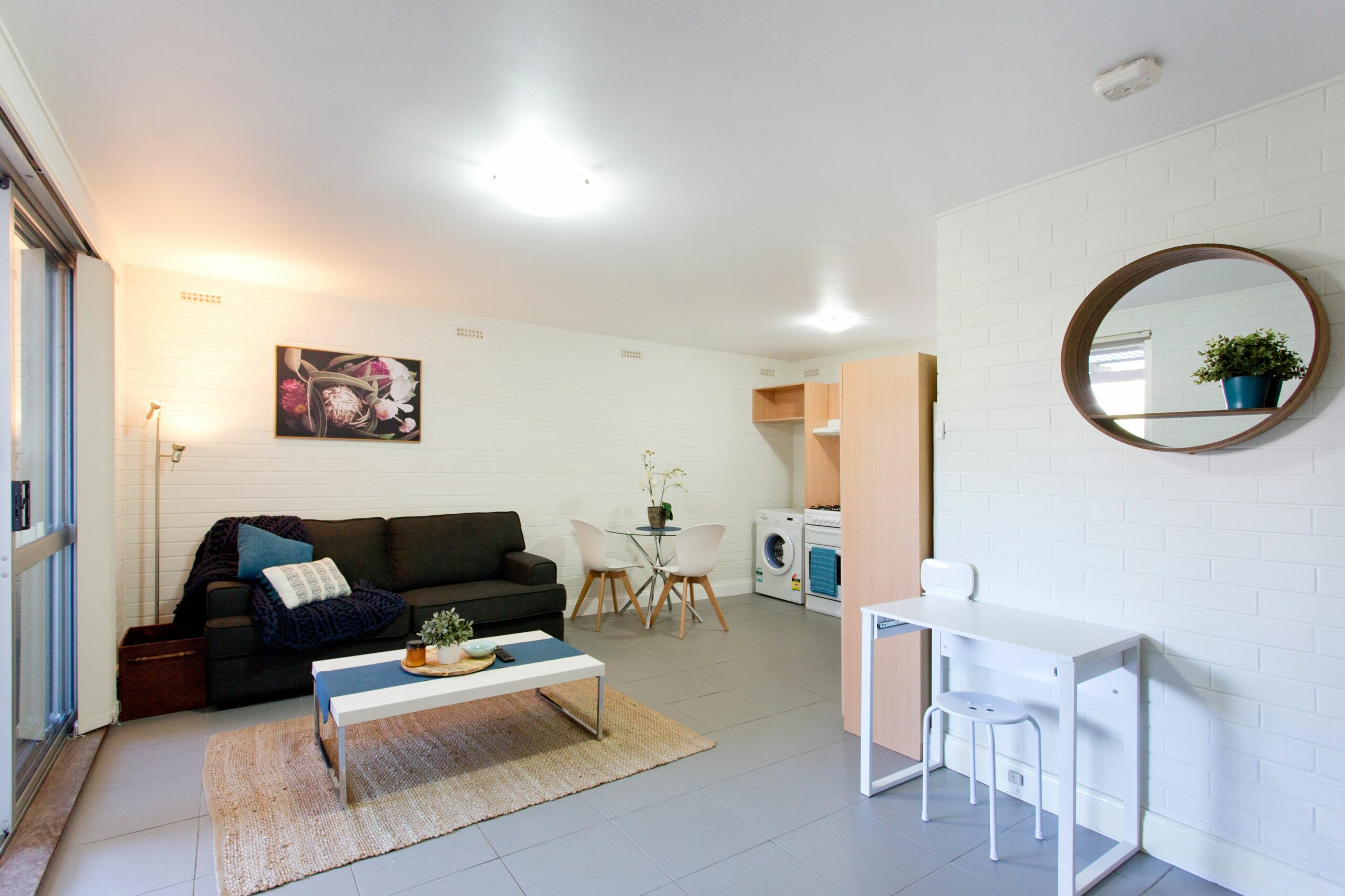 Ground Floor Apartment Near Nature, Cafes, Hospitals, UWA & City - Smart TV