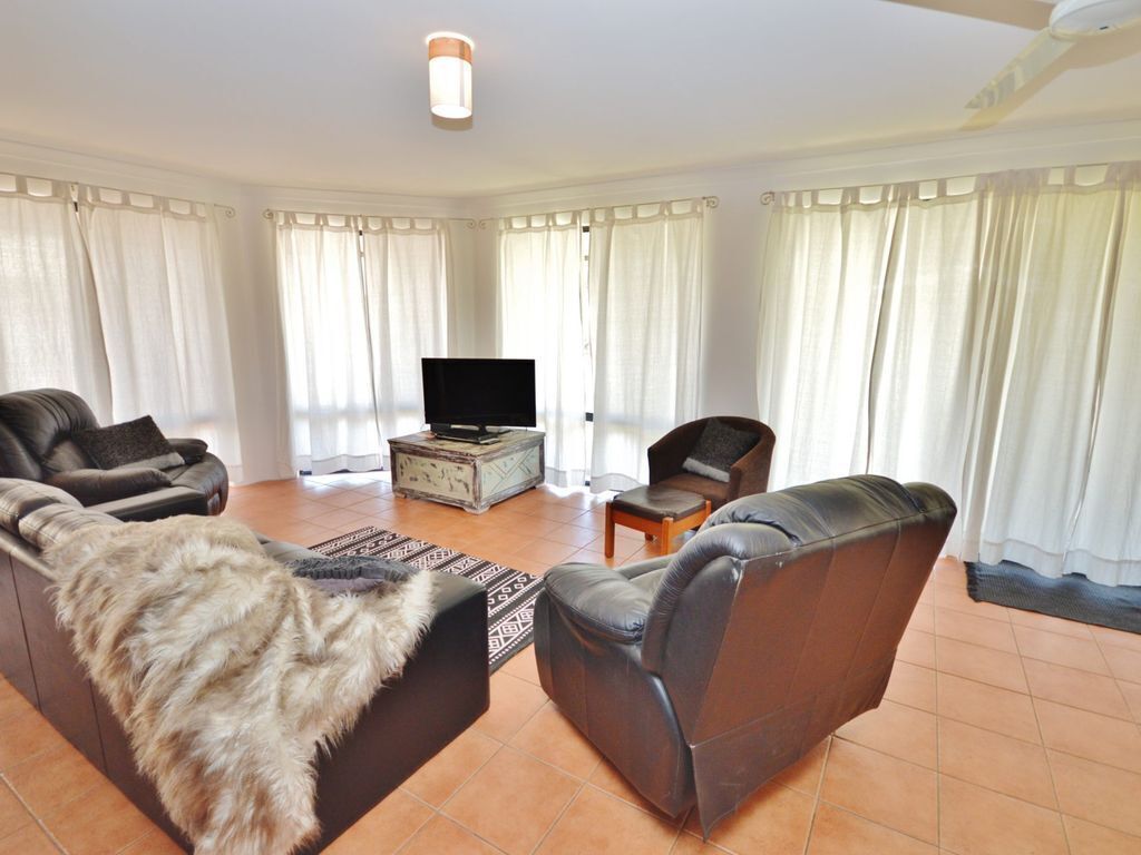 Only 5 Mins From Blue Holes Beach + Bonus Free Wifi is Available