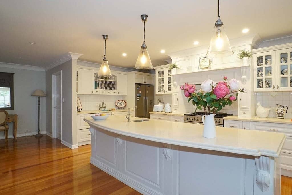 This House is a 5 Bedroom, 3 Bathrooms, Located in Applecross, WA