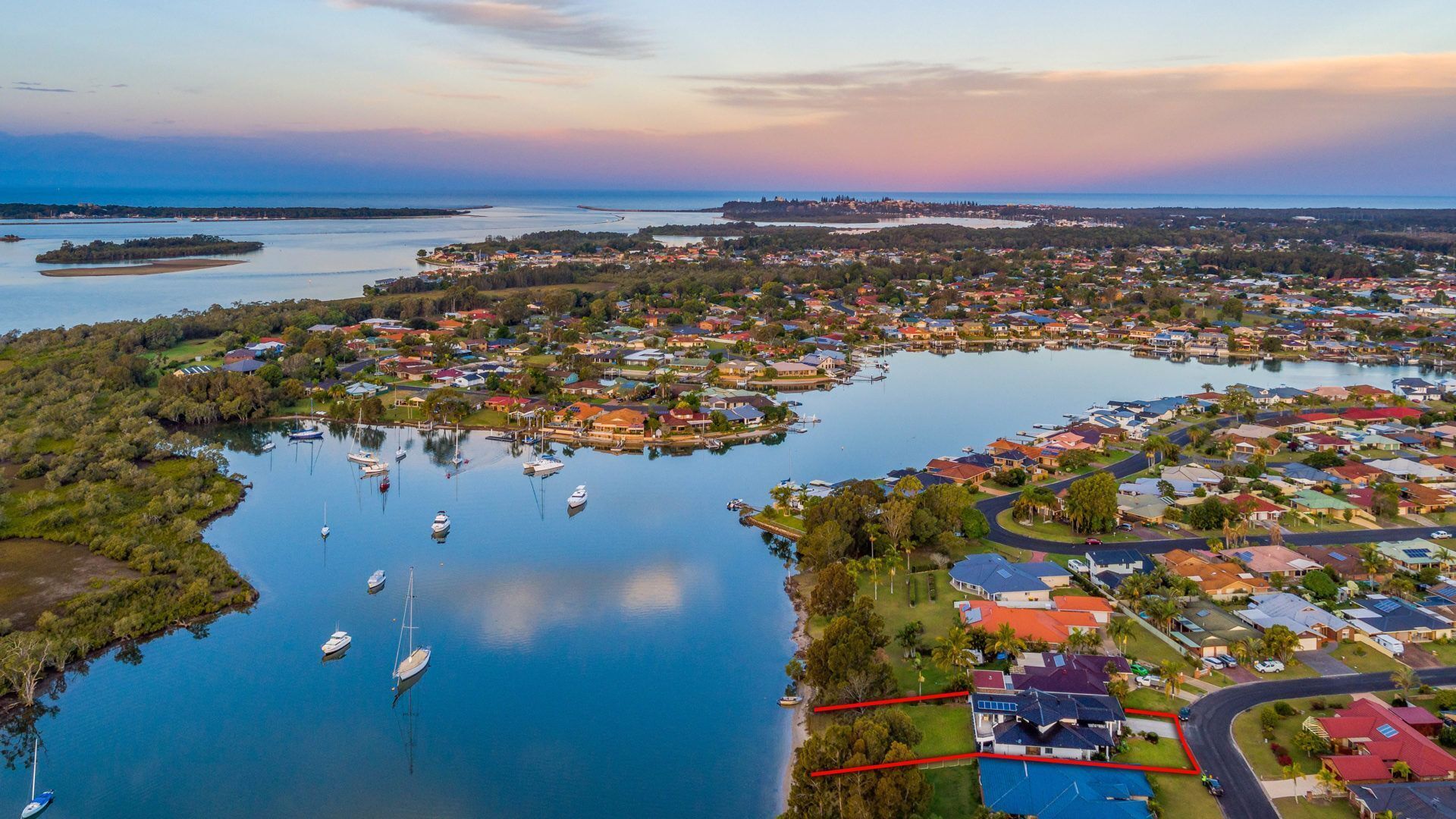 Taroona, Substantial House on the Banks of the River, Yamba