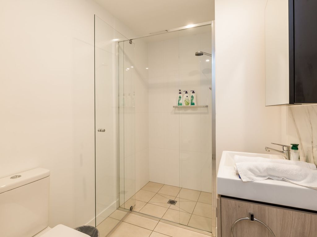 Exceptional 2 Bed 2 Bath Unit in South Brisbane