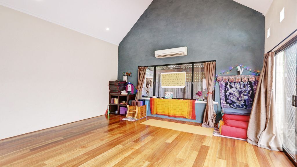 The Yoga Temple: 2  BR, 1  BA House in Beaconsfield, Sleeps 3