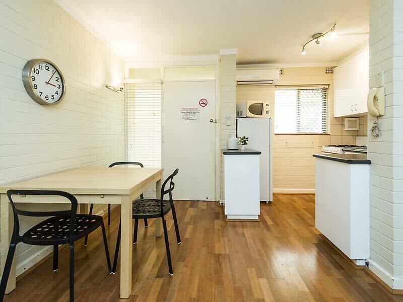 Ground Floor Apartment With Courtyard and Park Views