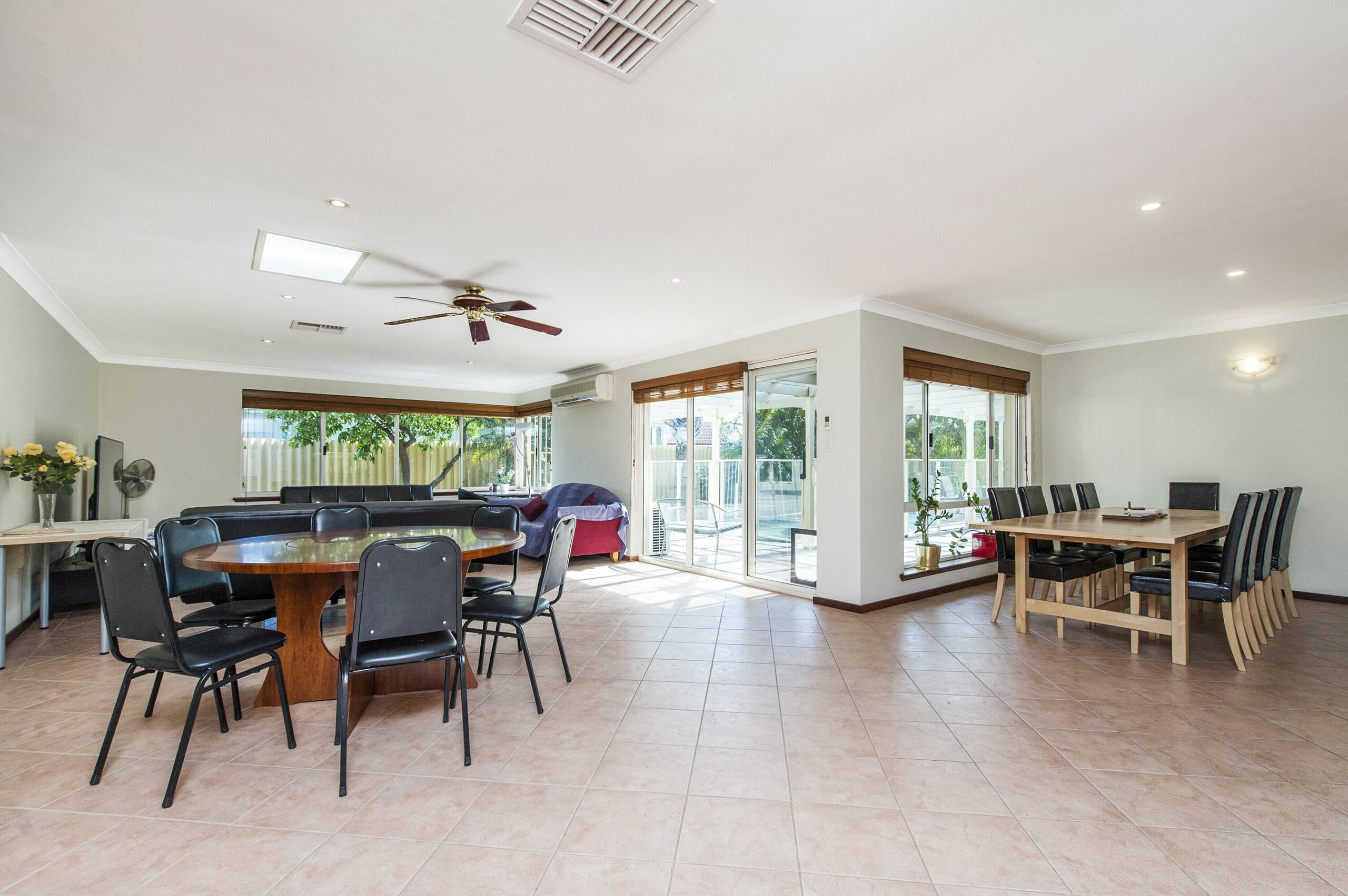 Spacious modern large family home with resort pool, great location and privacy