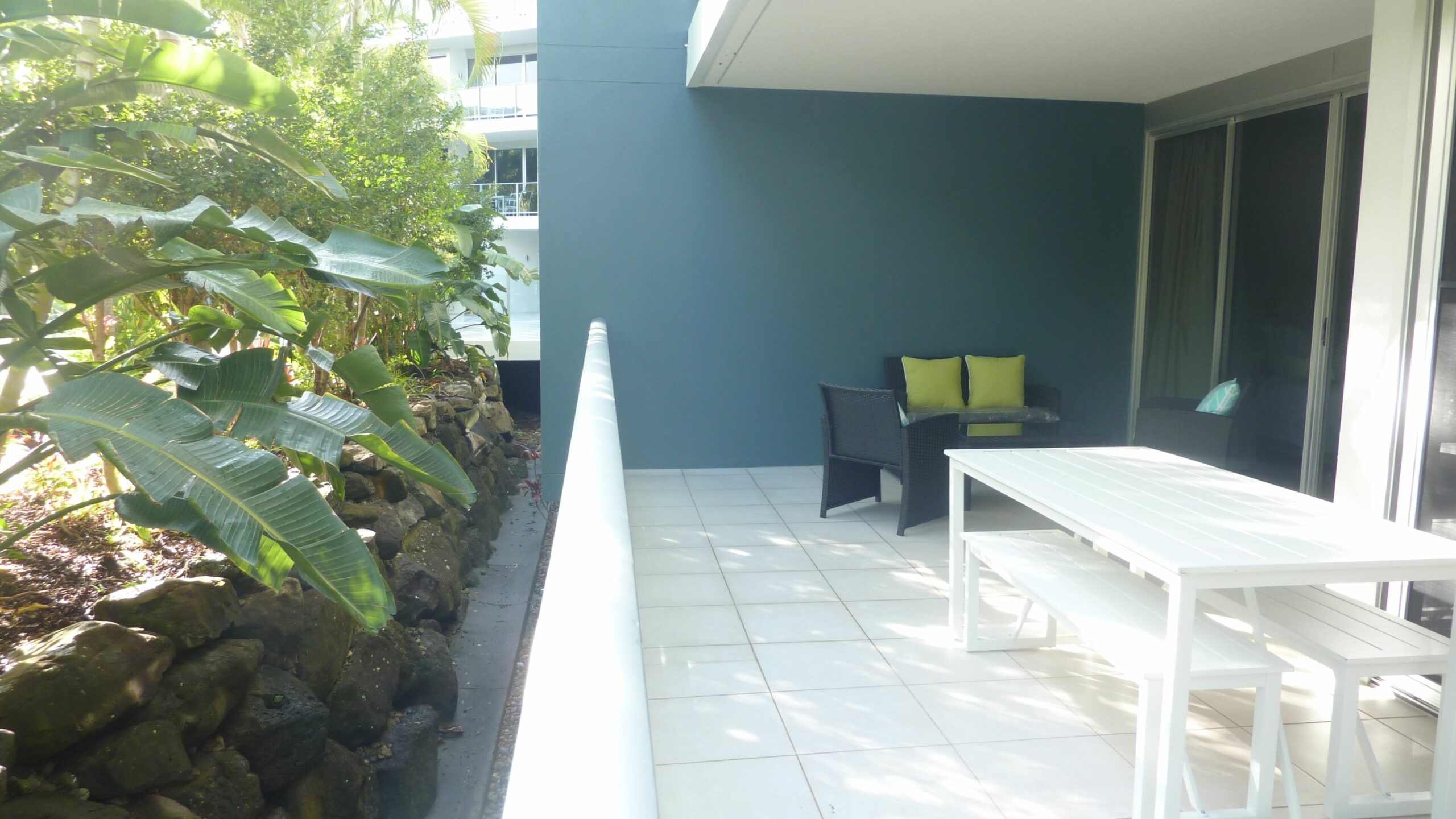 Entire 2BR Apartment - Azzura Greens Hope Island - Fully Furnished