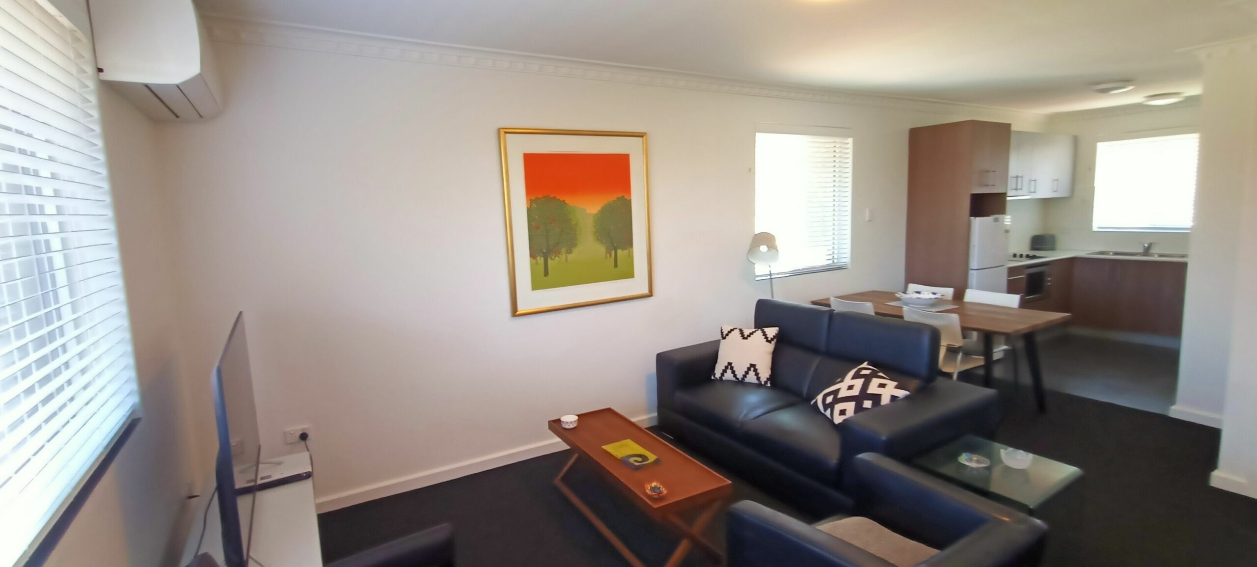 Superb 2 BR Apartment Minutes to Cbd- Cen8