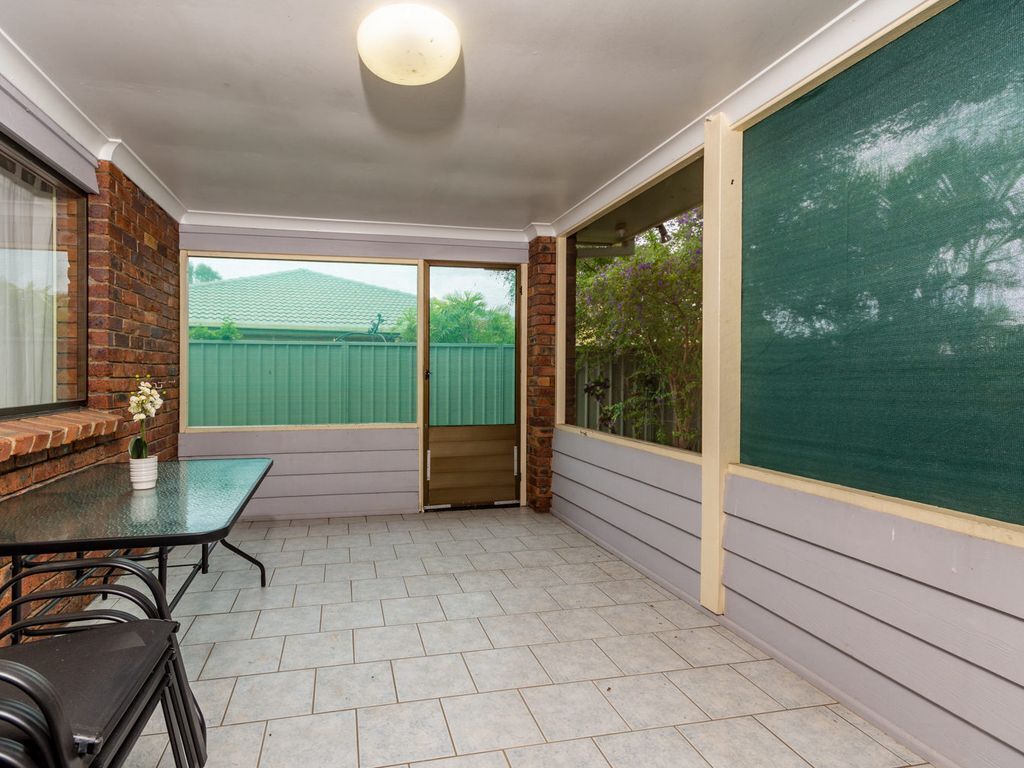 Banksia Gem One Street Back From Waterfront