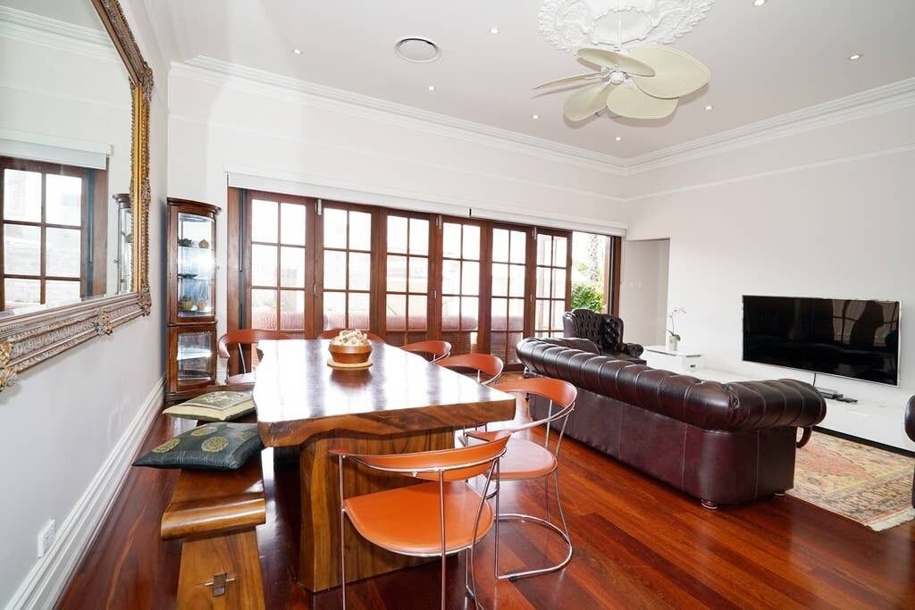 This House is a 3 Bedroom, 2.5 Bathrooms, Located in Perth, WA