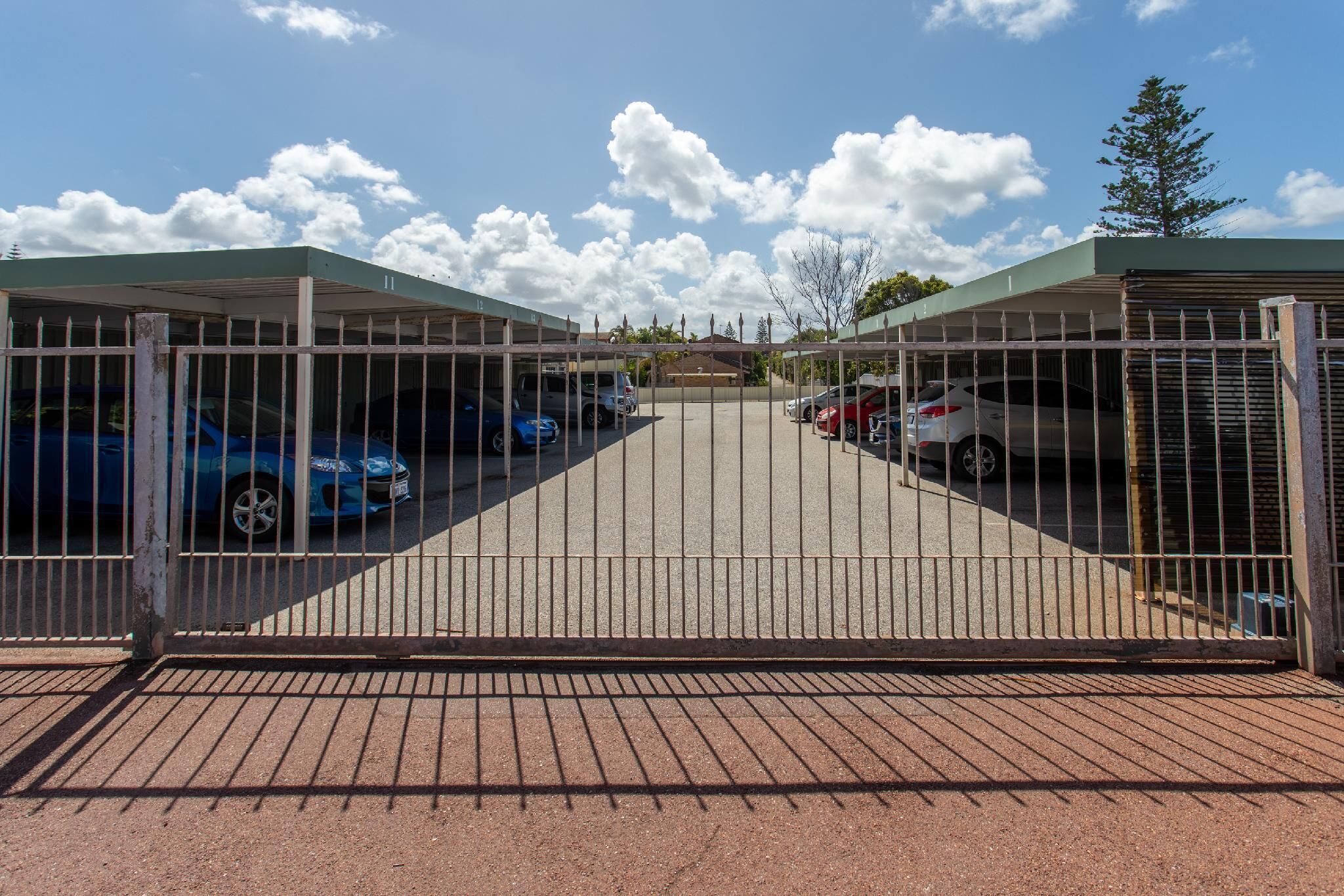 This Apartment is a 1 Bedroom, 1 Bathrooms, Located in Scarborough, WA