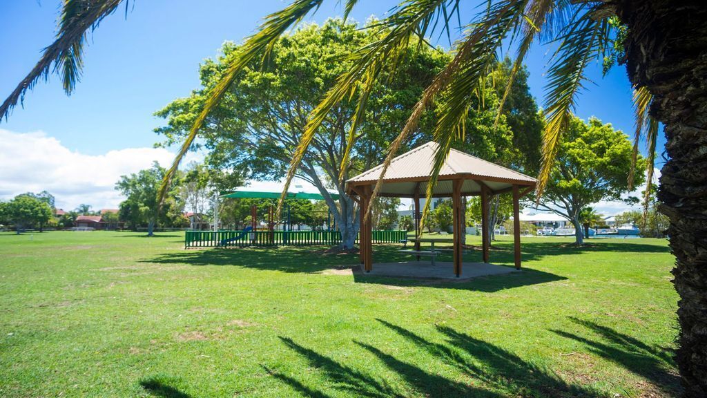 Broadwater Paradise - A Short Walk to the Beach