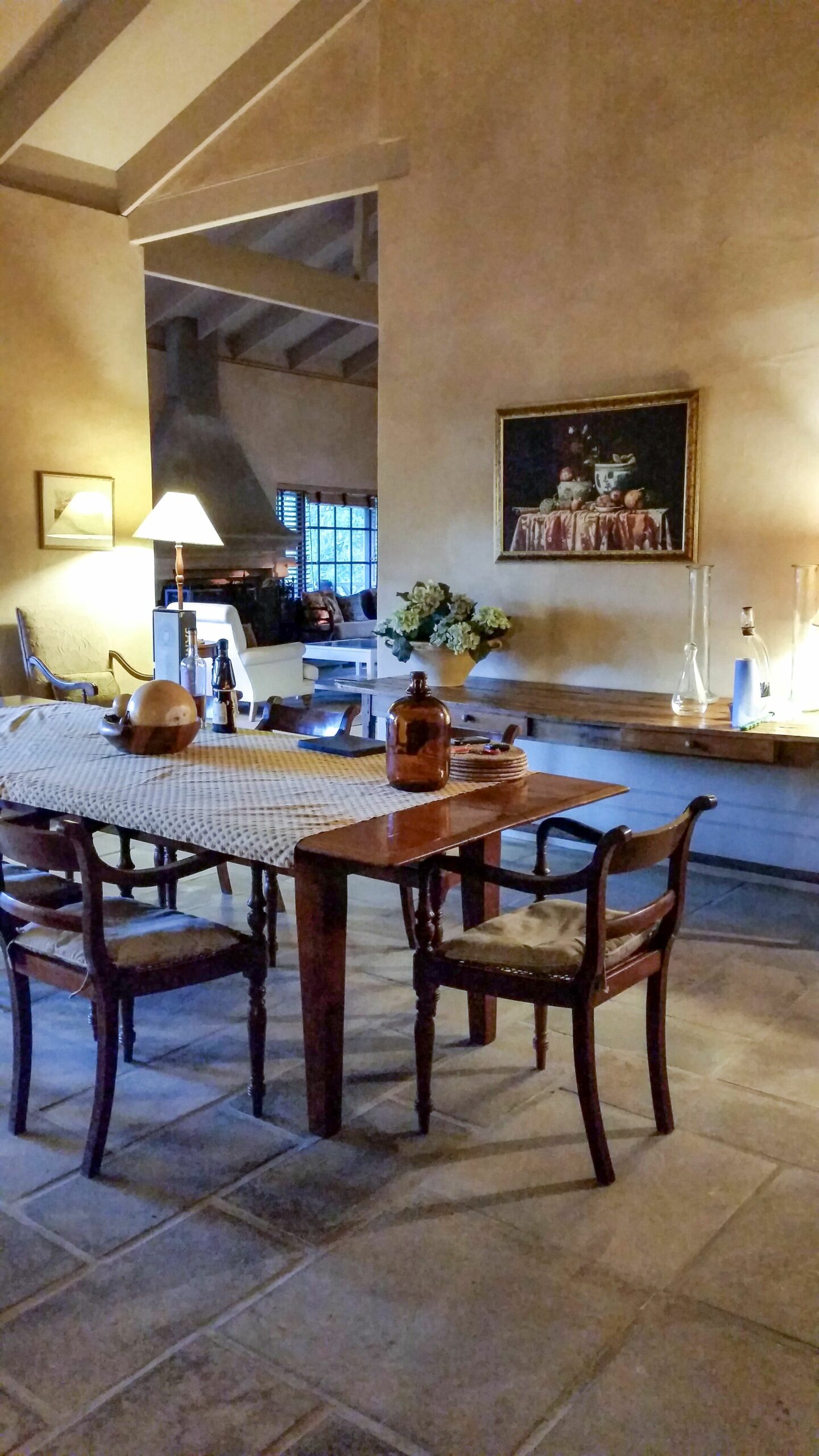 French Provincial home on private vineyard- Luxury farm stay in Chittering