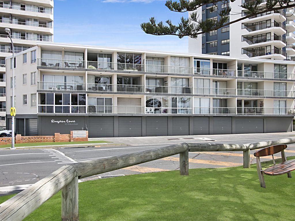 Kingston Court Unit 3 Right on the beach in Rainbow Bay Coolangatta