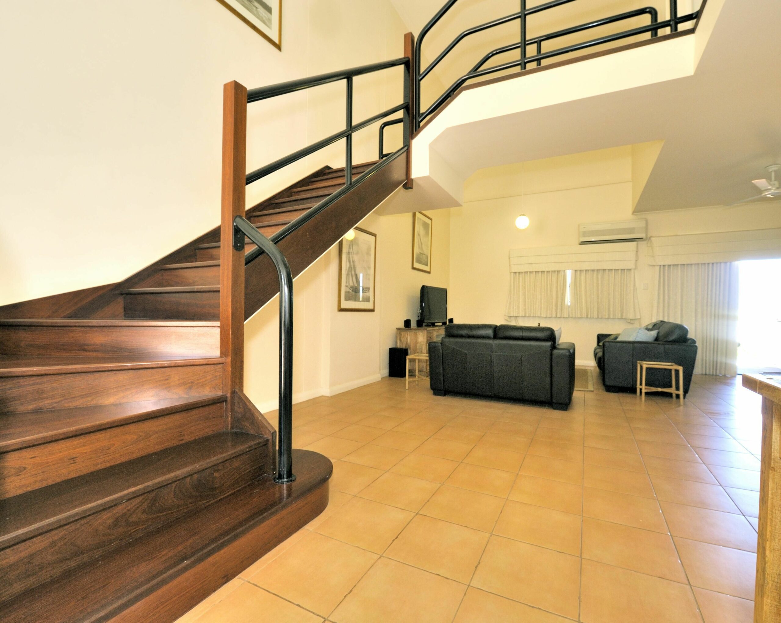 Great Value 2 Bedroom Apartment in the Heart of South Fremantle