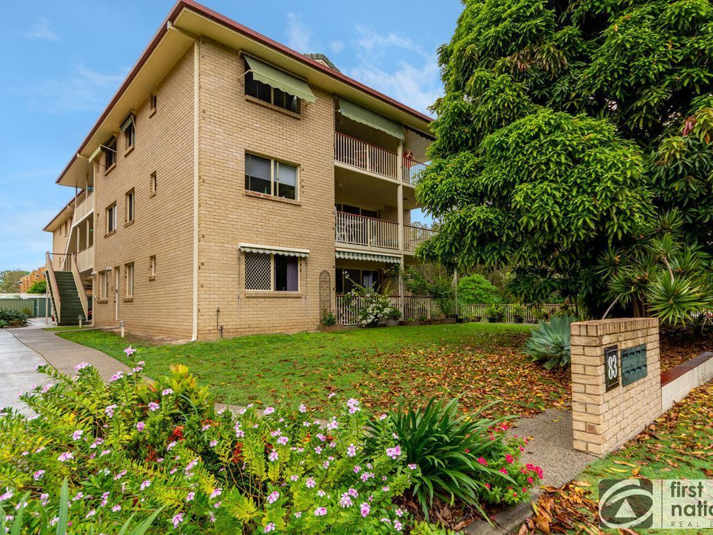 Immaculate Spacious Second Floor Unit Overlooking Pristine Parklands