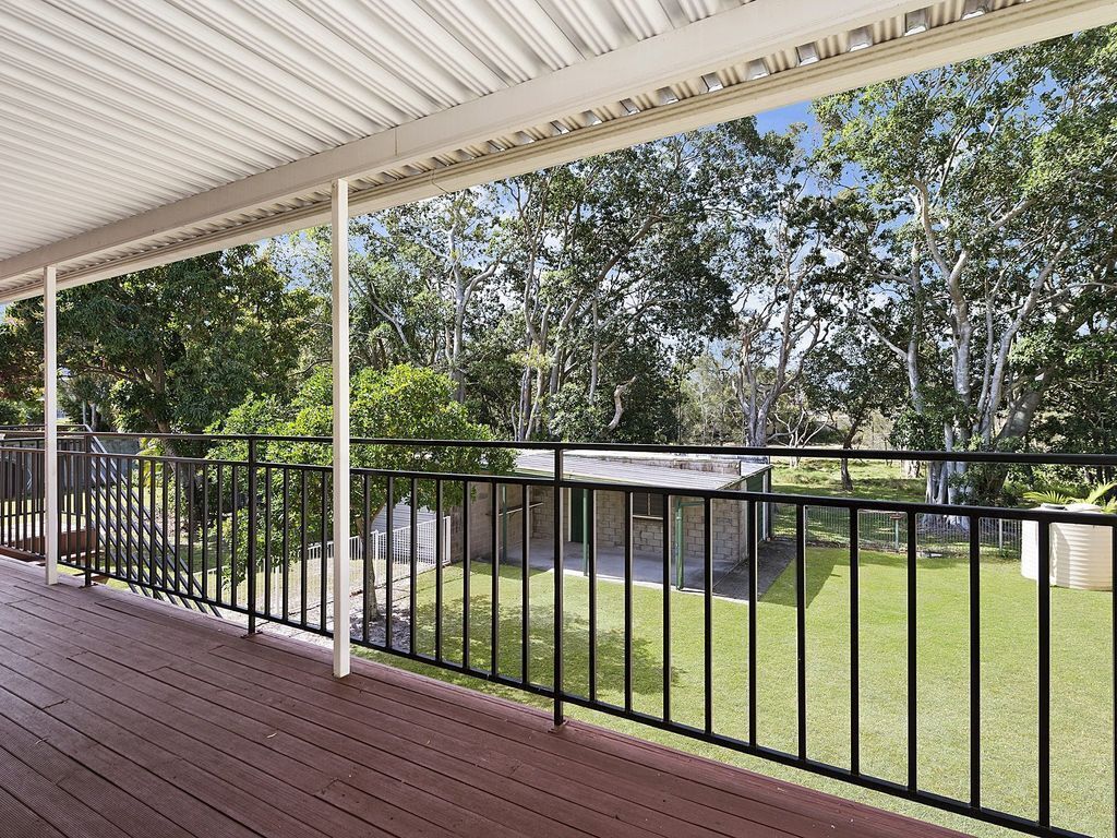 Waterfront Retreat With Room for a Boat - Welsby Pde, Bongaree