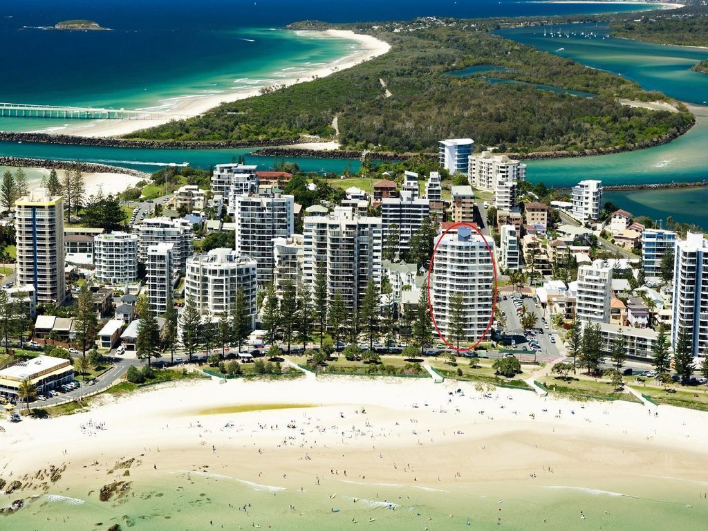 Rainbow Place Unit 5- Right on the beach in Rainbow Bay Coolangatta