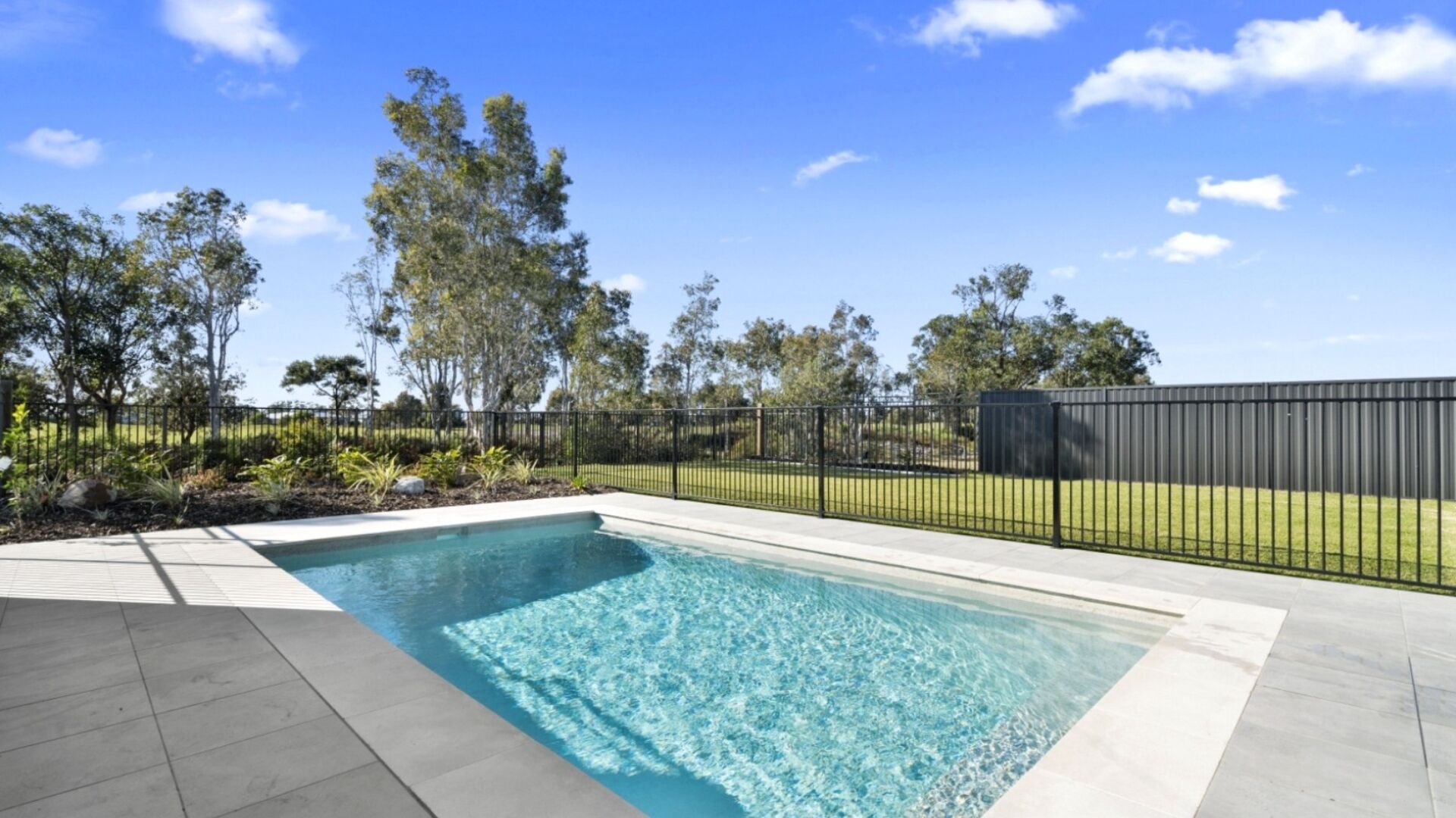 BRAND NEW HOUSE OVER LOOKING THE GOLF COURSE