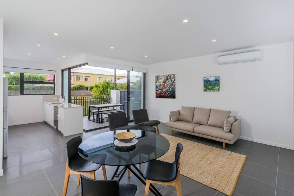 Executive 2BR Bulimba Apartment Across From the Park on Oxford St