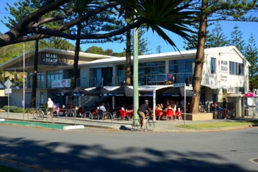 Funky Beach House on the Best Beach on Gold Coast