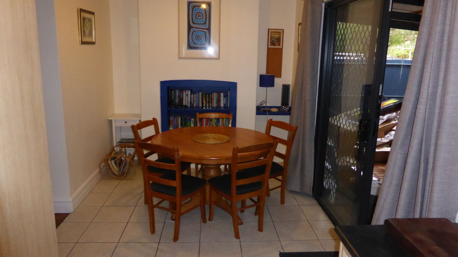 Funky Freo home in a great location, off street parking, free WiFi and BBQ