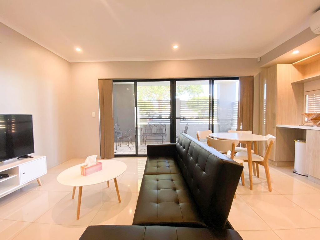 ? Modern + 6 Bedrooms + 3 Bathrooms w/ 3 Parking Bays & Netflix