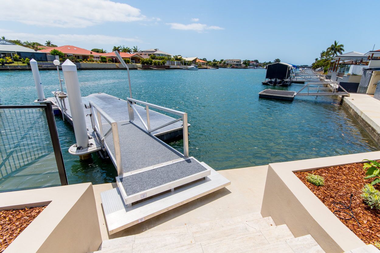 Luxury Waterfront Family Entertainer on Dolphin