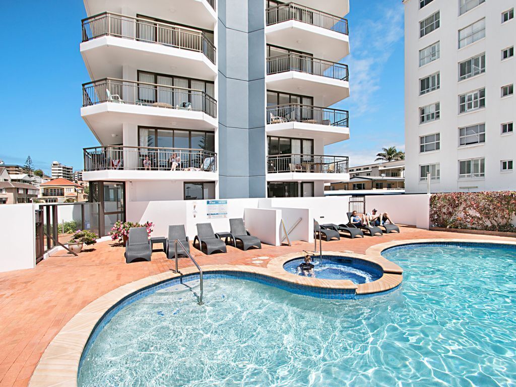 Bayview Unit 10b 2 bedroom apartment with views from Snapper rocks to Surfers Paradise.