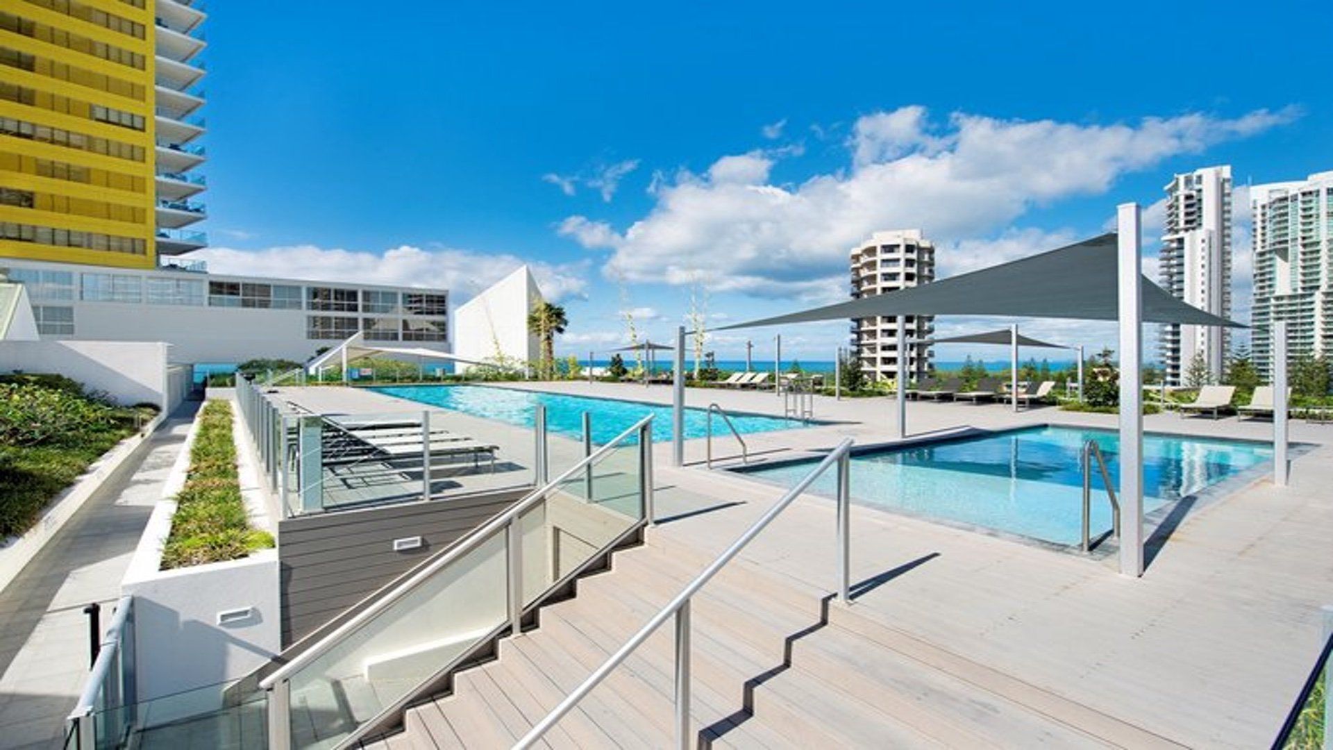 Air on Broadbeach 2 Level Private Apartment