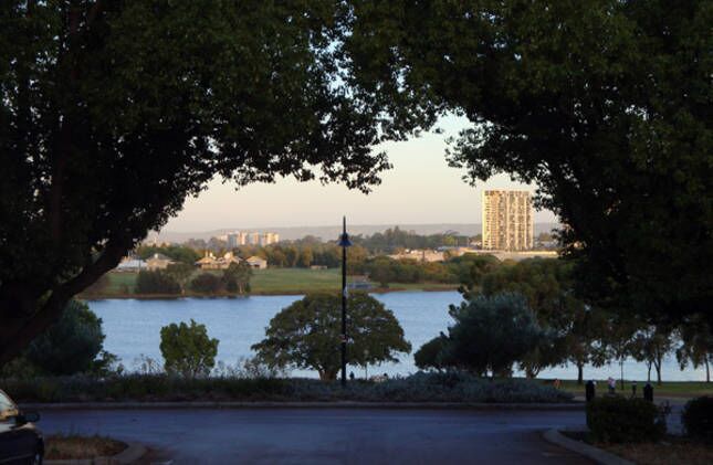 East Perth Luxury- Voted Wa's top Suburb. Enjoy!