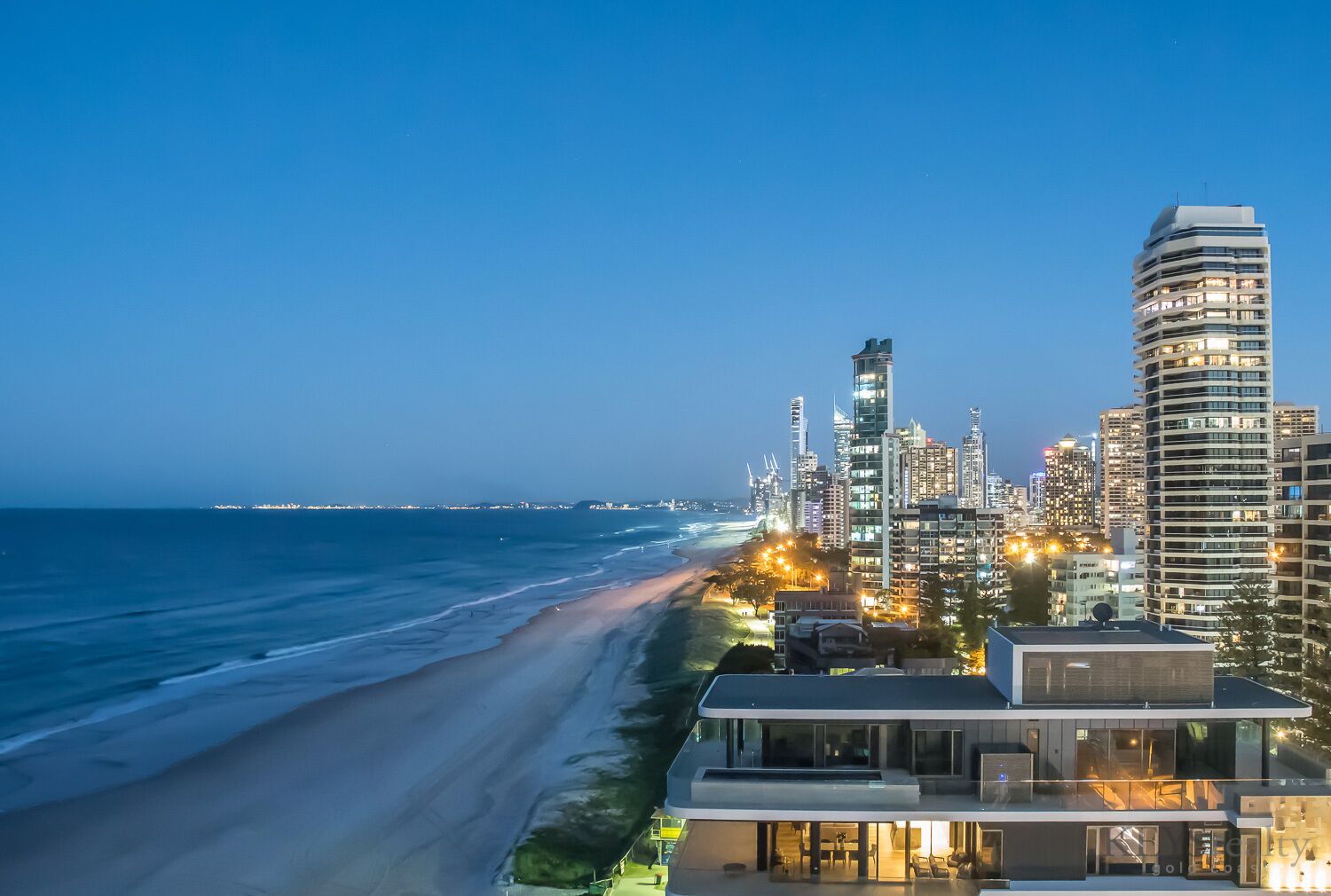 Absolute Beachfront Luxury Apartment