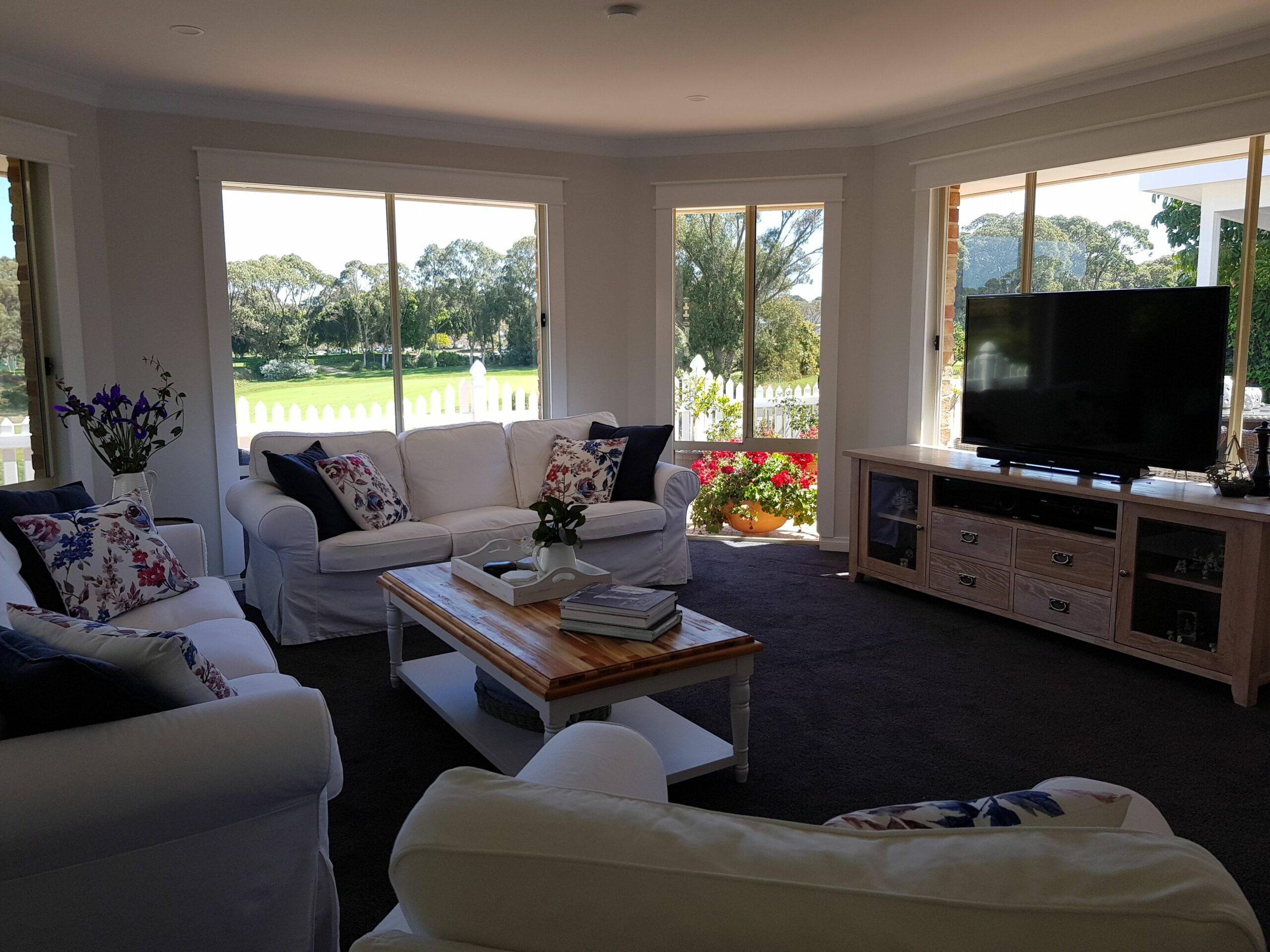 Luxury with Golf Course Views & Kangaroos