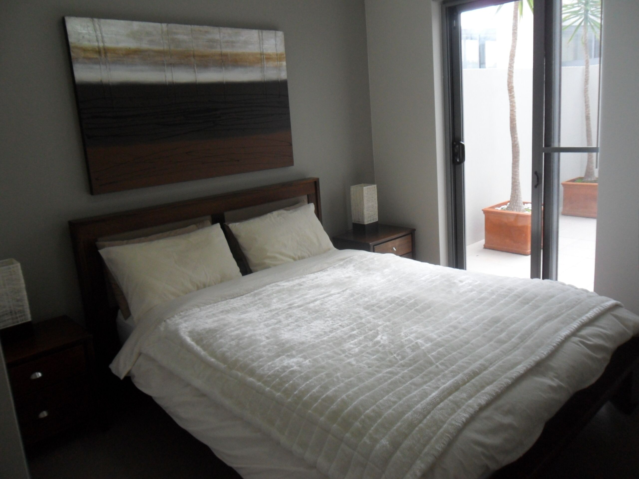 Executive Resort Style Apartment in West Perth. Heated Pool/WiFi/Bbq