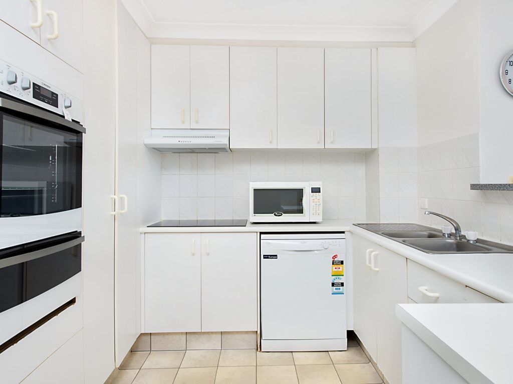 Ocean View Terrace Unit 3 Central location just behind the main street of Coolangatta