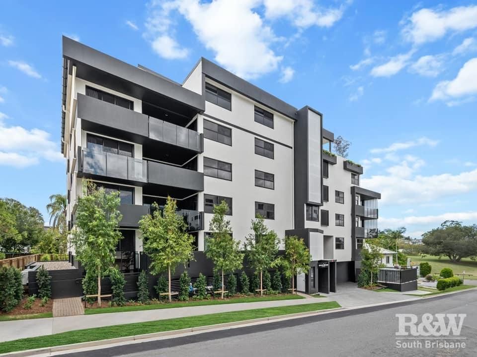 Premium Boutique Living in Stunning Oversized apt Just 3km From Brisbane CBD