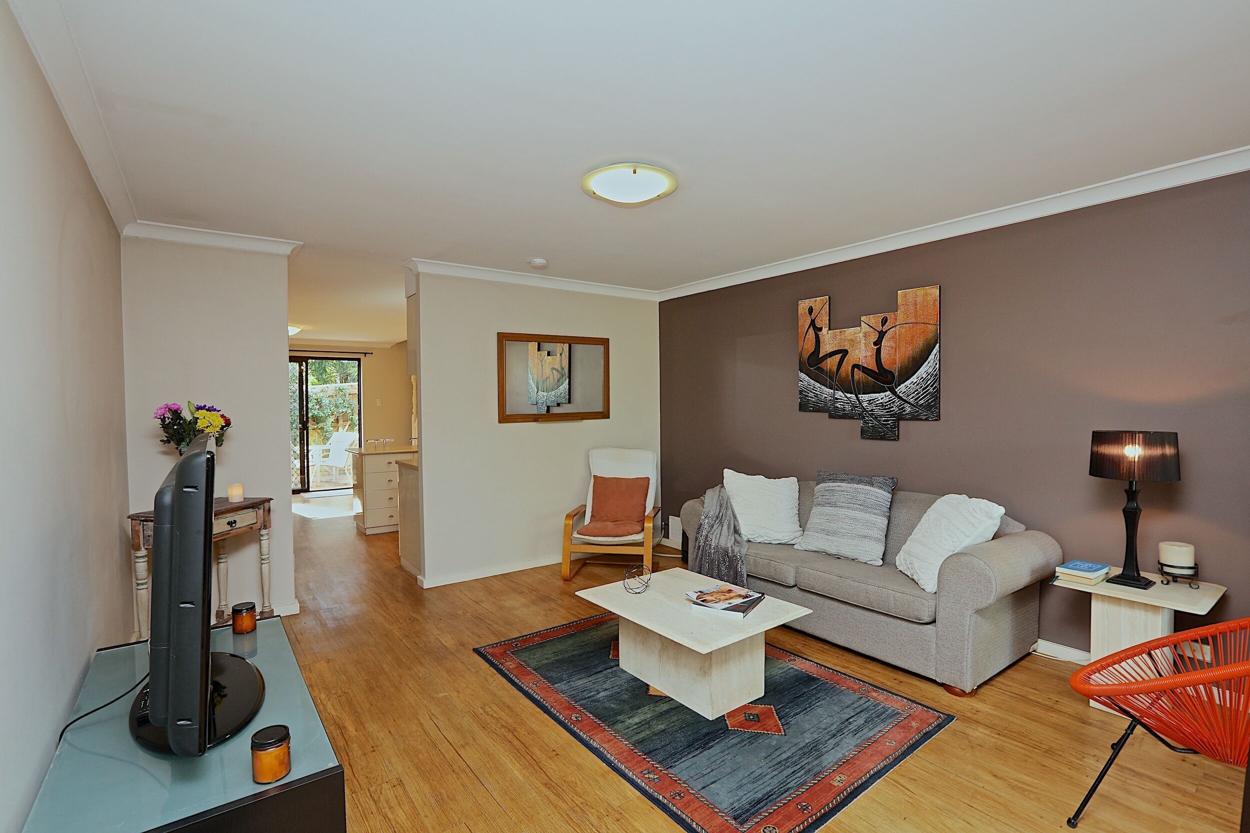 BEST LOCATION in Perth!  Free Wifi & Netflix Gorgeous Family friendly townhouse