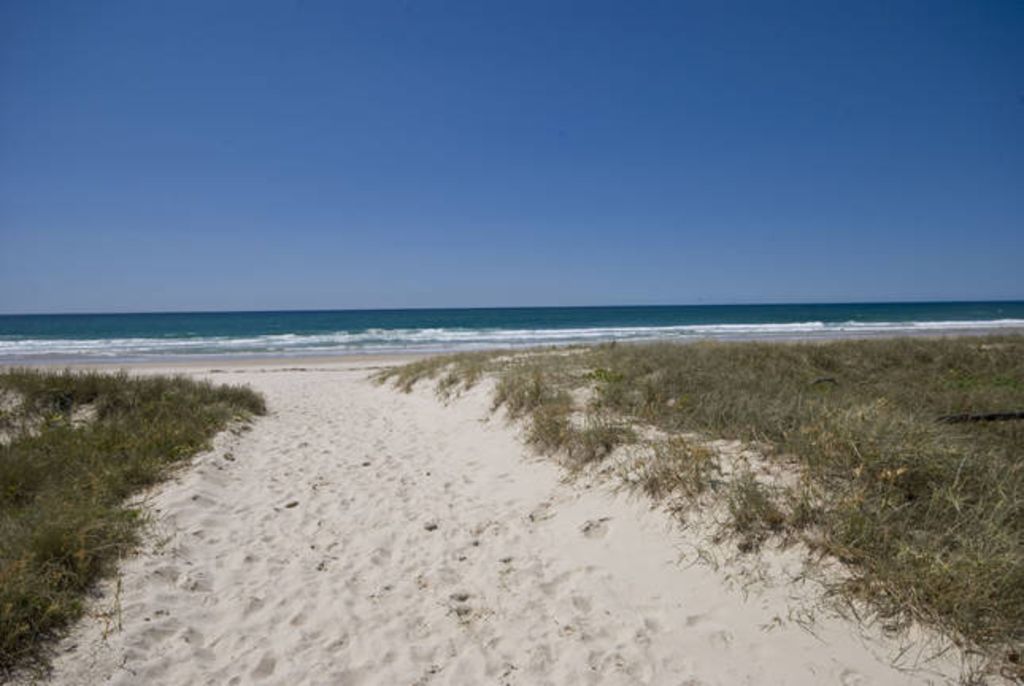 Tina's Beachside AT Bilinga - Beautiful Beachfront With 180 Degree Ocean Views