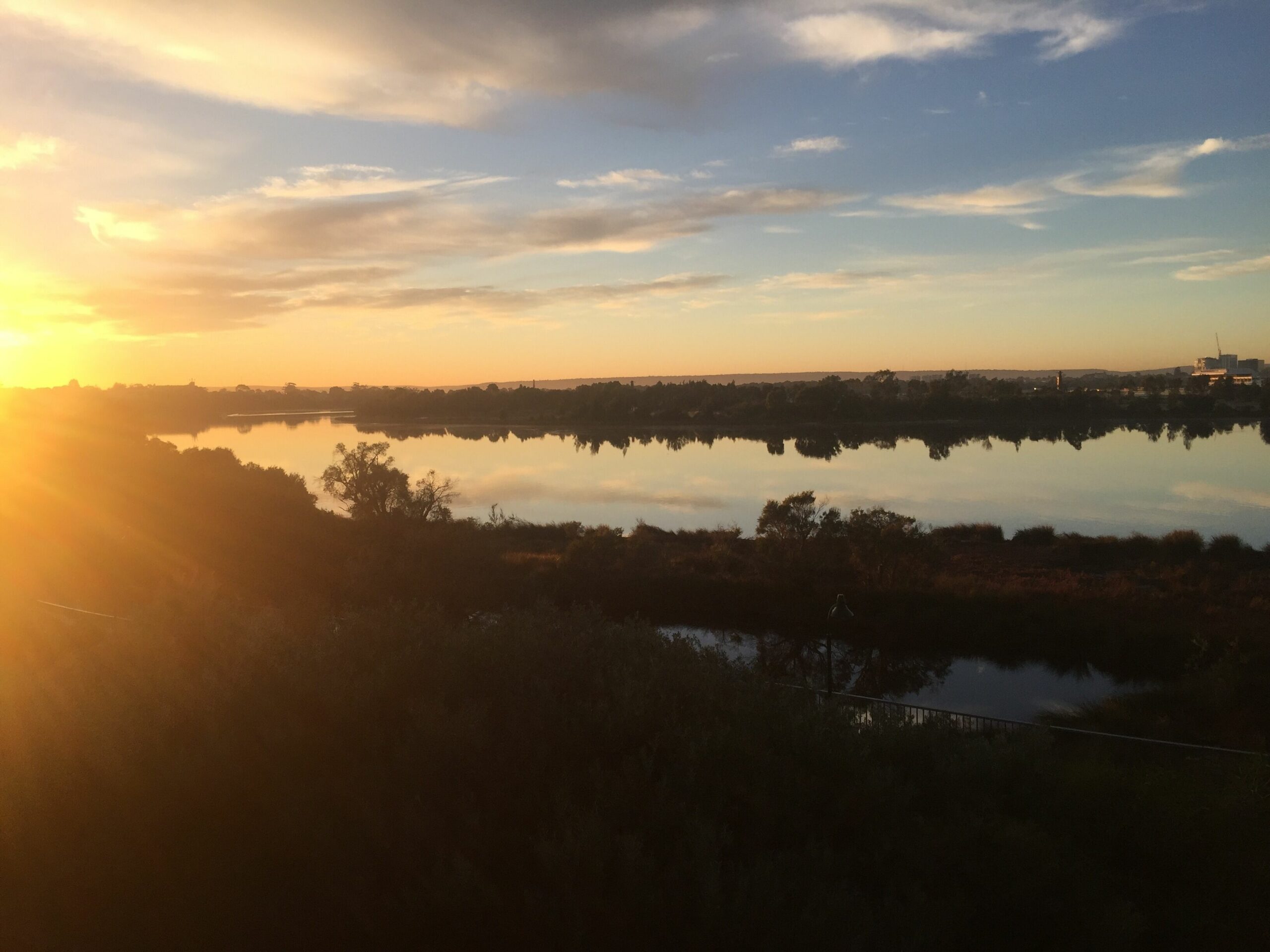 Uninterrupted Swan River Views -executive Stay Close to Optus Stadium