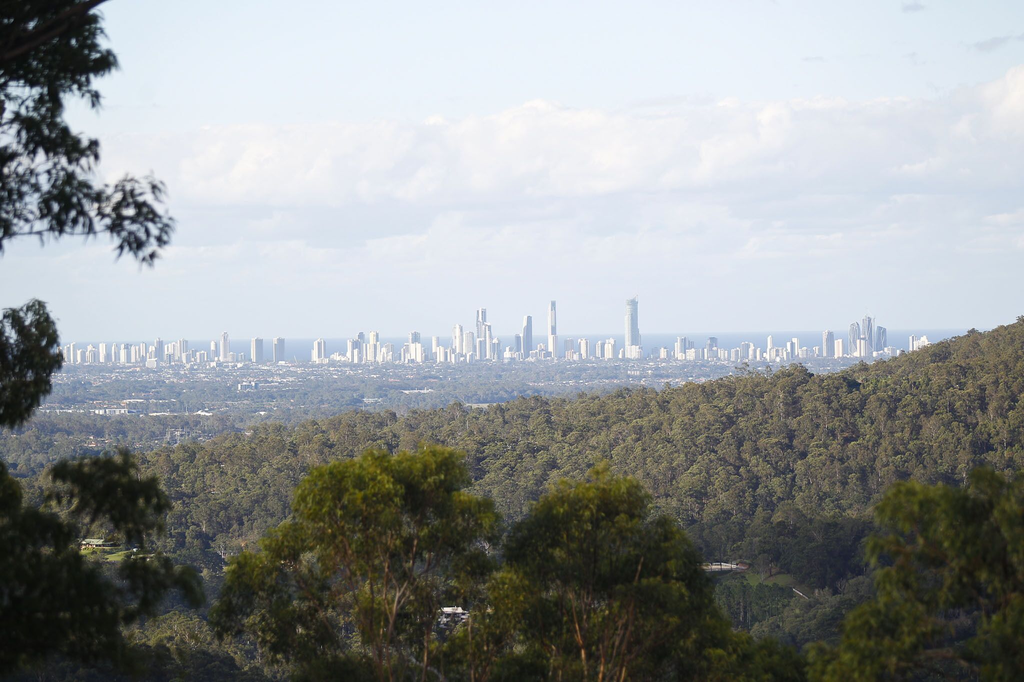 Tree House #1. Private, Stone Bath With Amazing Views to the Gold Coast.3levels