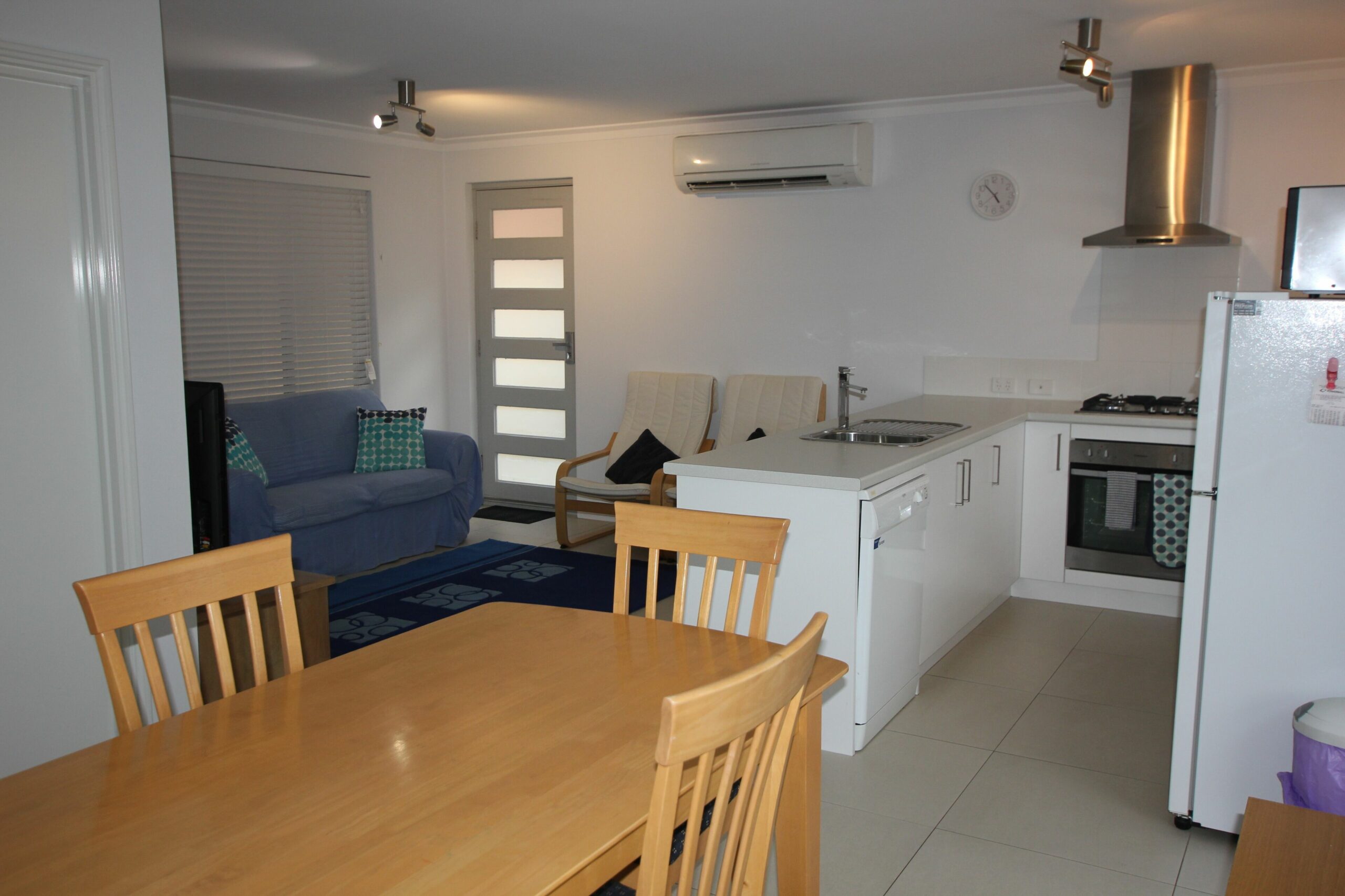 The Beach Pad - 2 Bedroom Self Contained Apartment 200m from Sorrento Beach