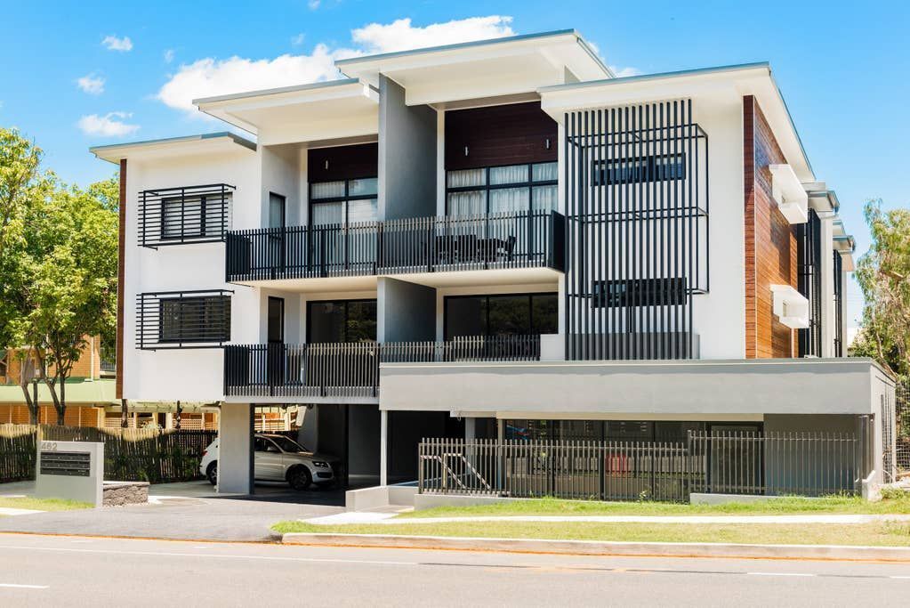 Executive 3BR Bulimba apartment near Oxford St shops and restaurants