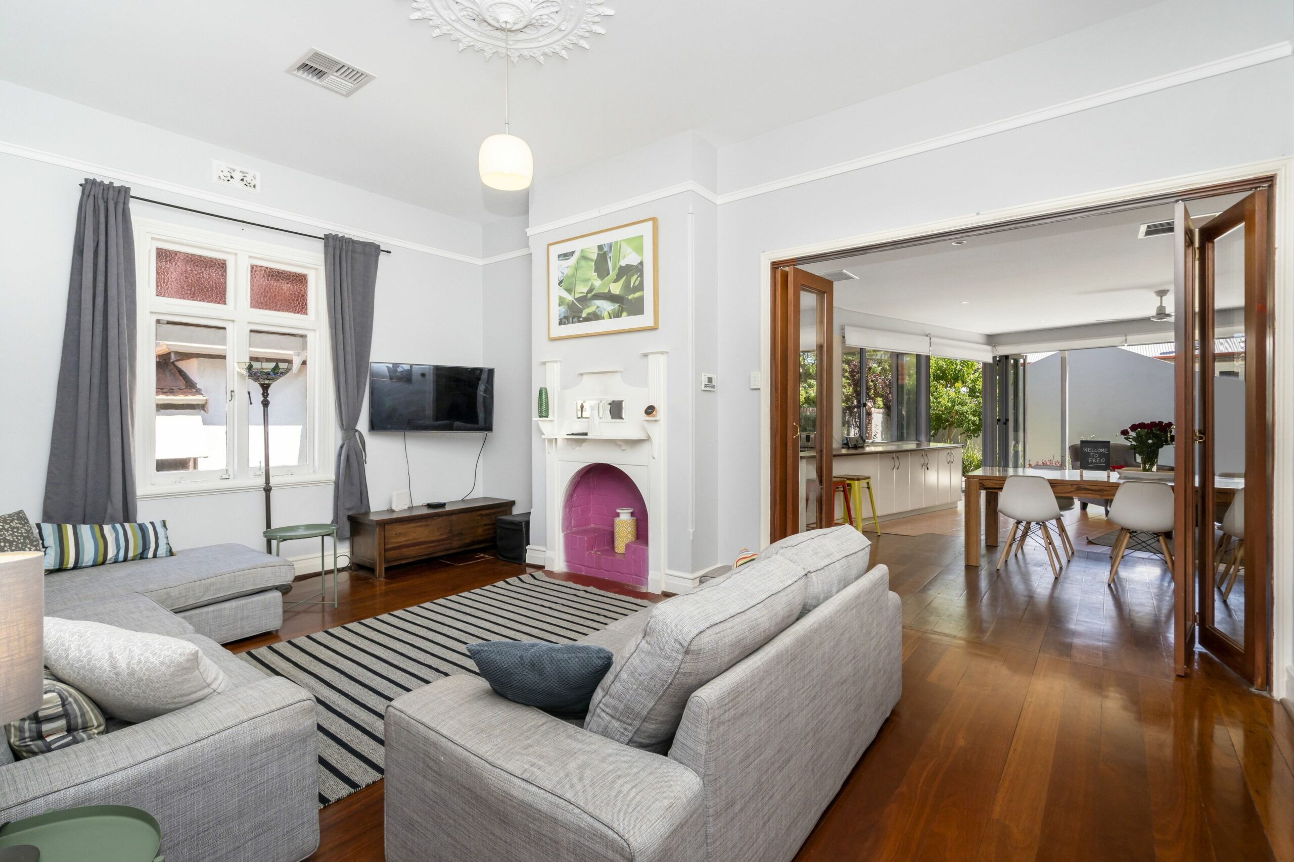 Outdoor Oasis With Views! Walk to Freo, Beach, Cafes & More..