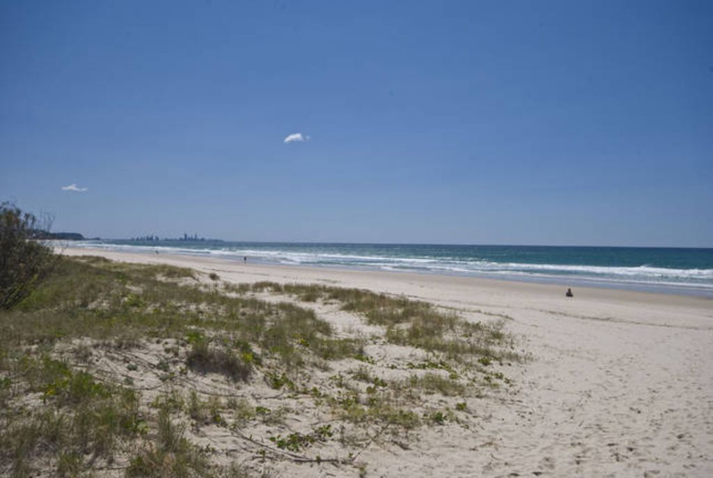 Tina's Beachside AT Bilinga - Beautiful Beachfront With 180 Degree Ocean Views