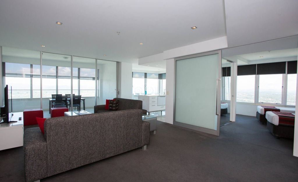 Deluxe Three Bedroom Sub Penthouse Apartment With Spa Bath Level 60+ at Q1