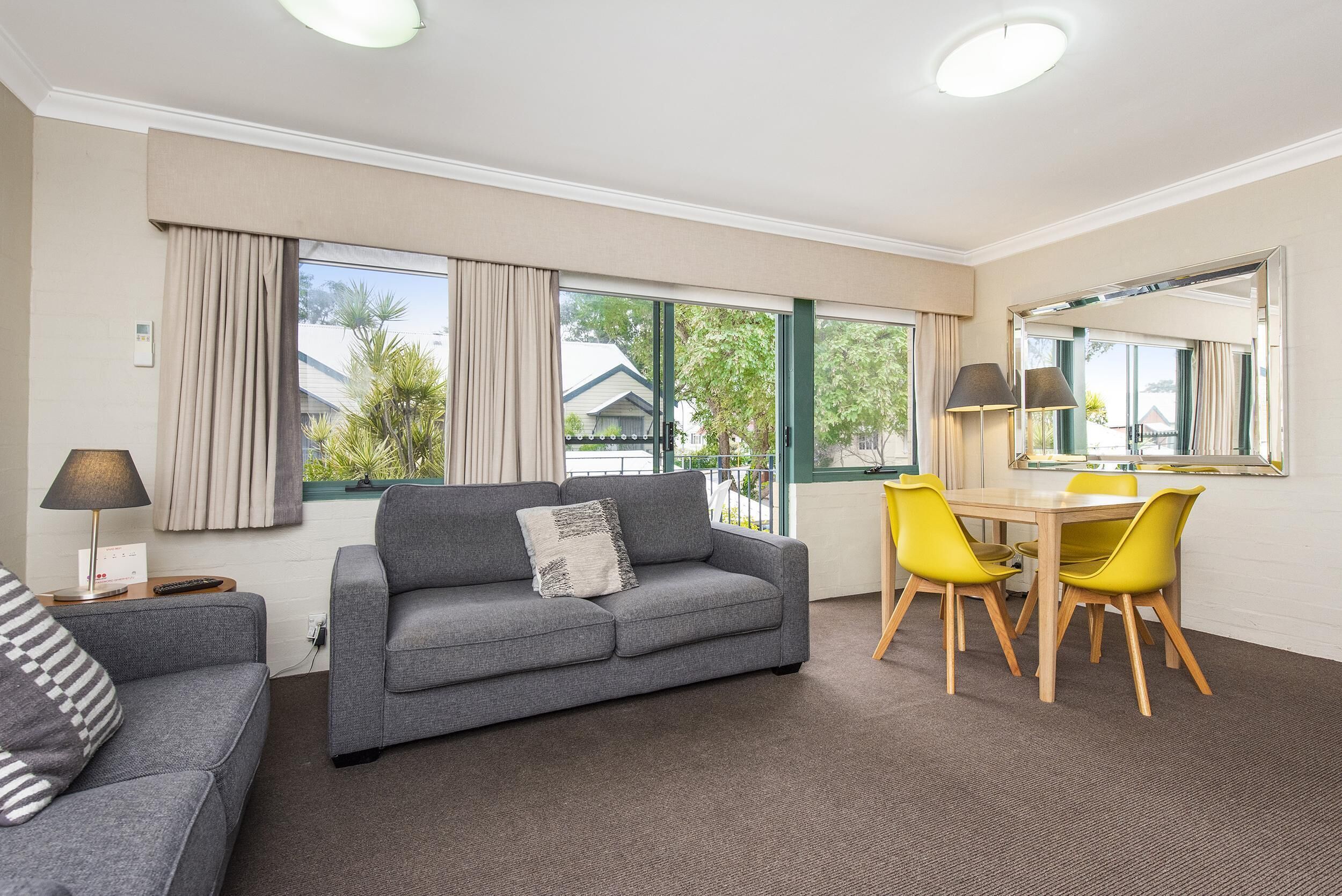 Subiaco Village With Pool, BBQ & spa - Free Parking and Wifi - two Bedroom