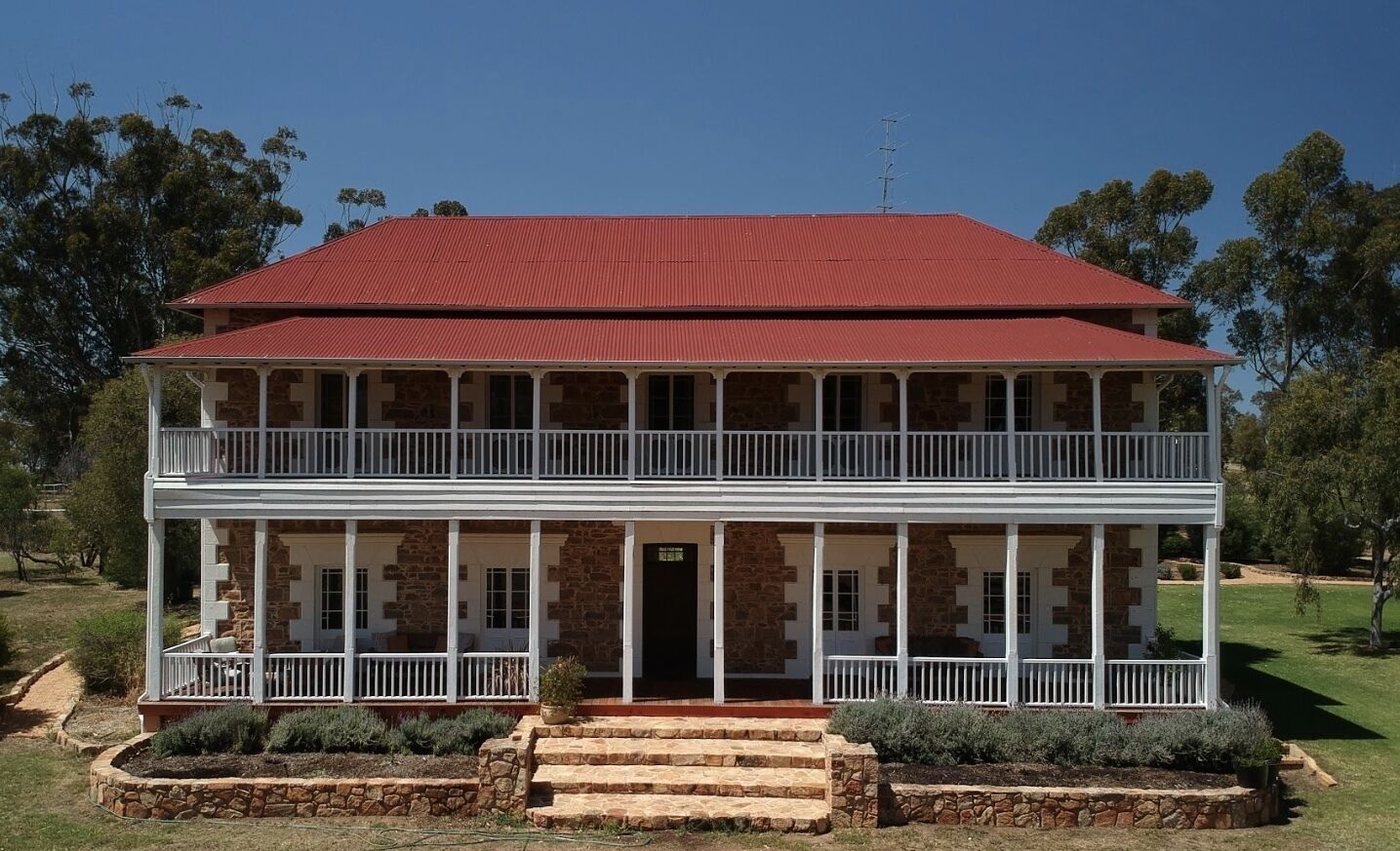 Daisy Cottage Located on a Heritage Farm est 1836 and Known as Buckland Estate