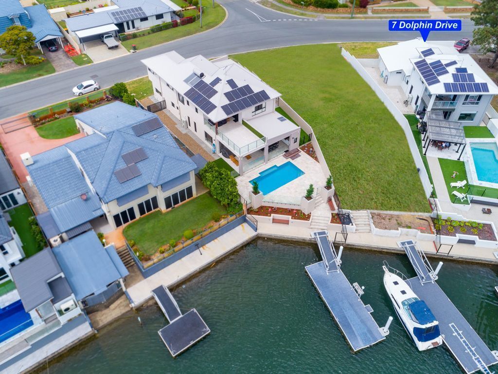 Stunning Canal Home Oh So Close To The Waterfront