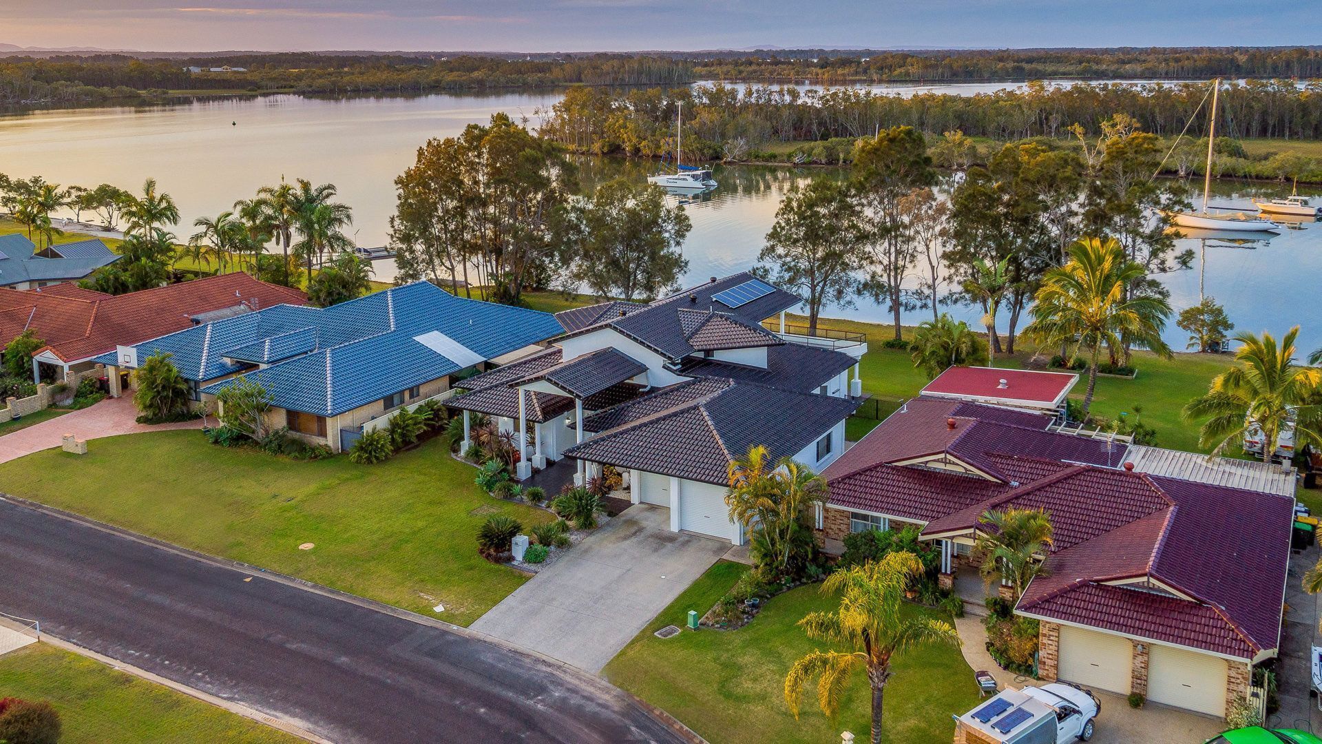 Taroona, Substantial House on the Banks of the River, Yamba