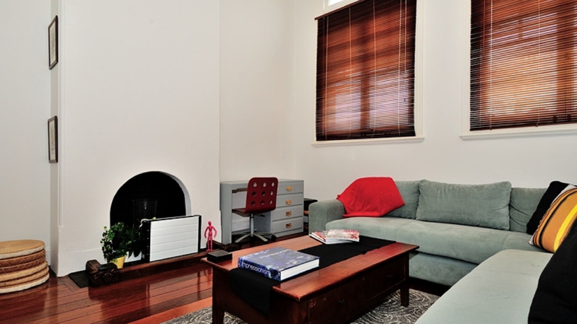 Large Historic Inner City Fremantle Apartment