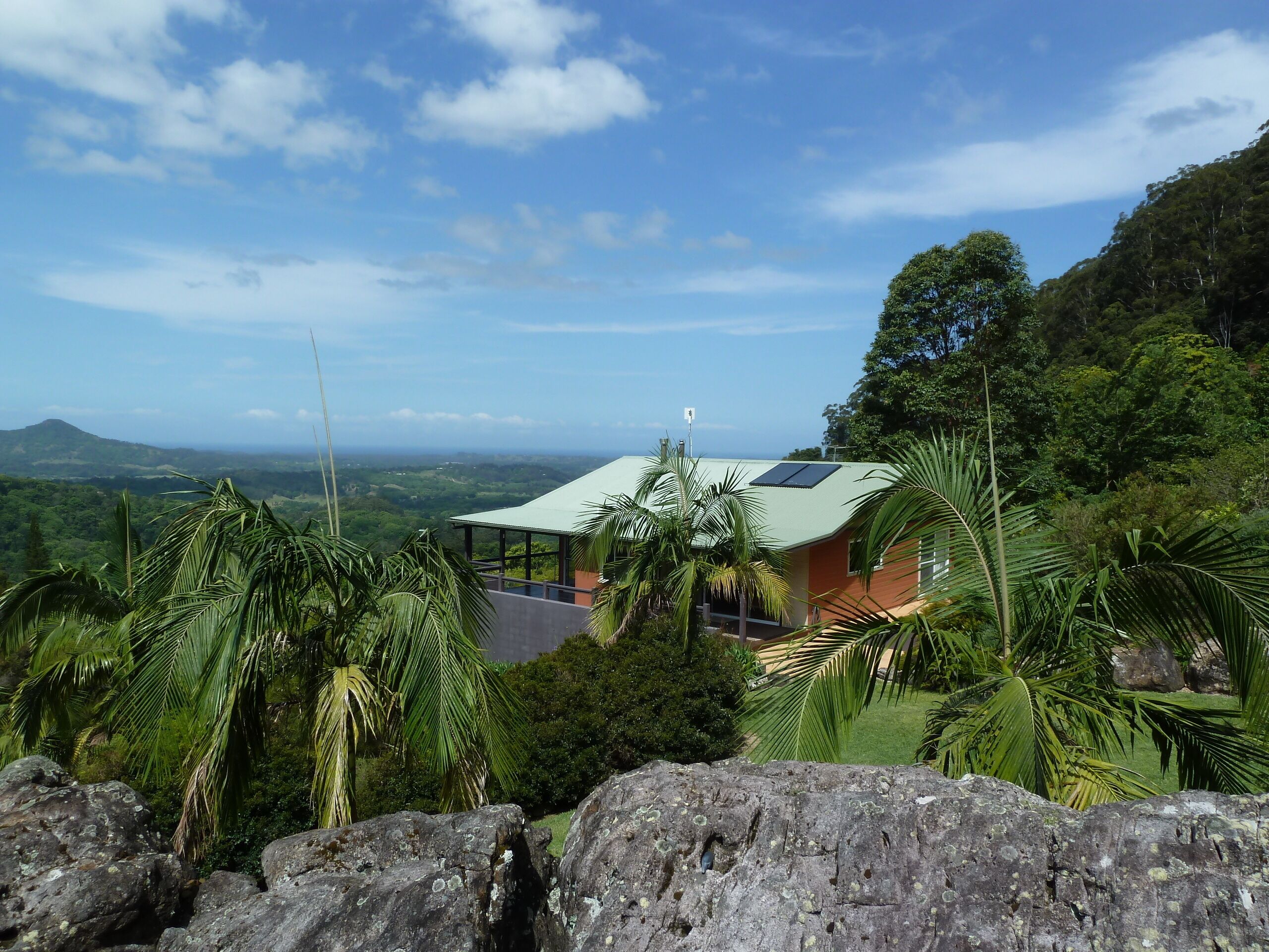 CLOGHEEN COTTAGE  Stunning Mountain and Ocean Views in the Byron Bay Hinterland